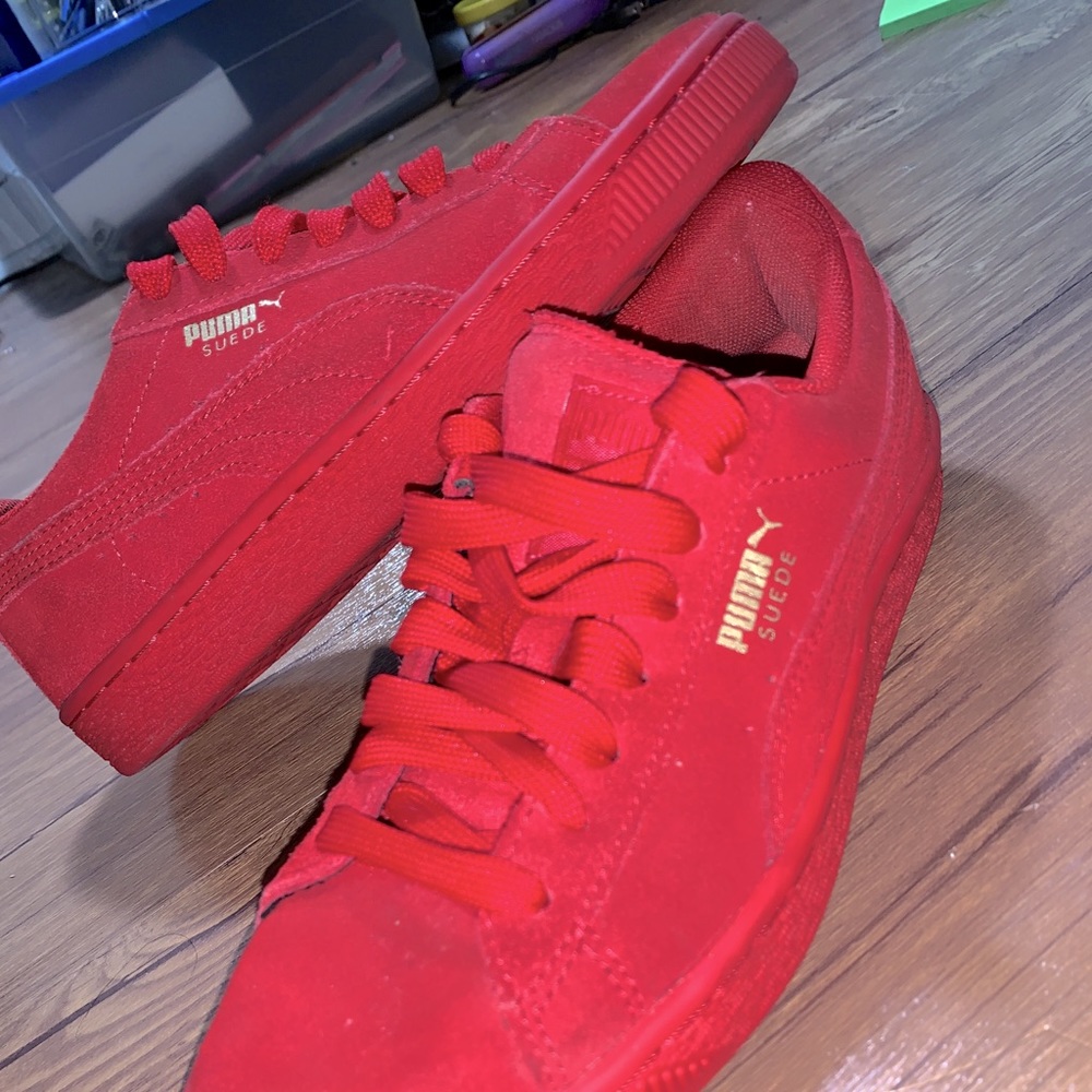 RED PUMA SUEDE (SIZE ON PICTURE)